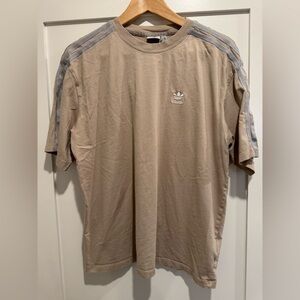 Classic Adidas T-shirt - S/M, Cream